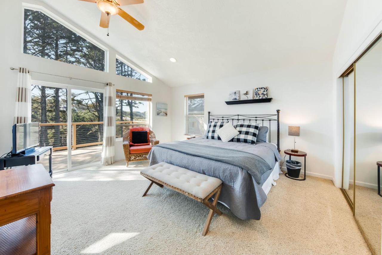 Yaquina Lighthouse View Beach Home Newport Luaran gambar