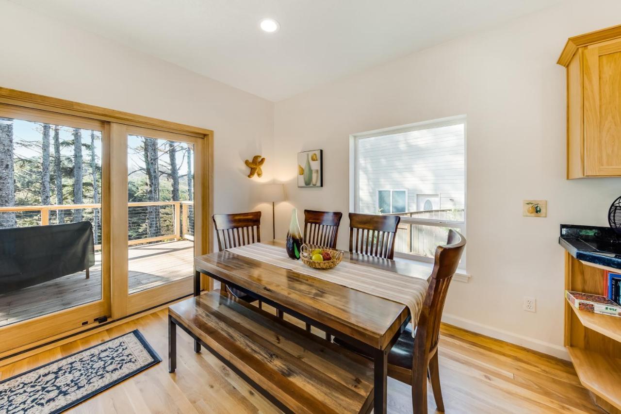 Yaquina Lighthouse View Beach Home Newport Luaran gambar