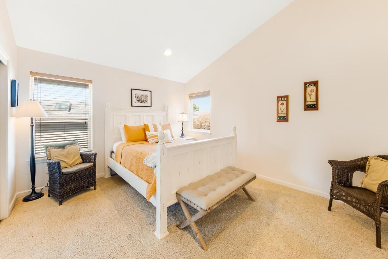 Yaquina Lighthouse View Beach Home Newport Luaran gambar