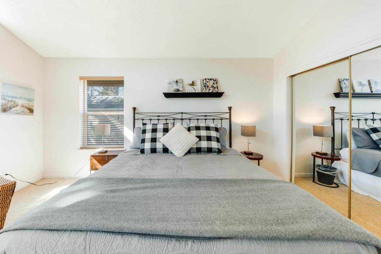 Yaquina Lighthouse View Beach Home Newport Luaran gambar