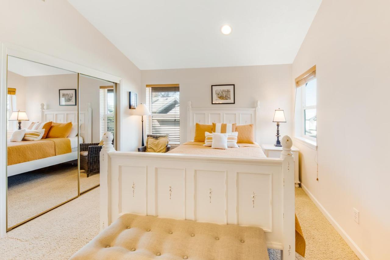 Yaquina Lighthouse View Beach Home Newport Luaran gambar