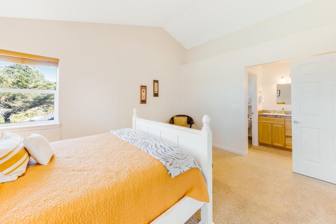 Yaquina Lighthouse View Beach Home Newport Luaran gambar