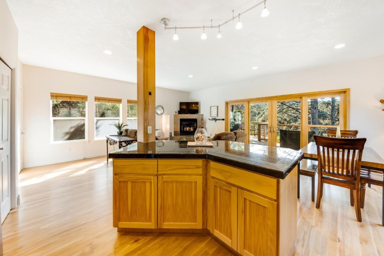 Yaquina Lighthouse View Beach Home Newport Luaran gambar