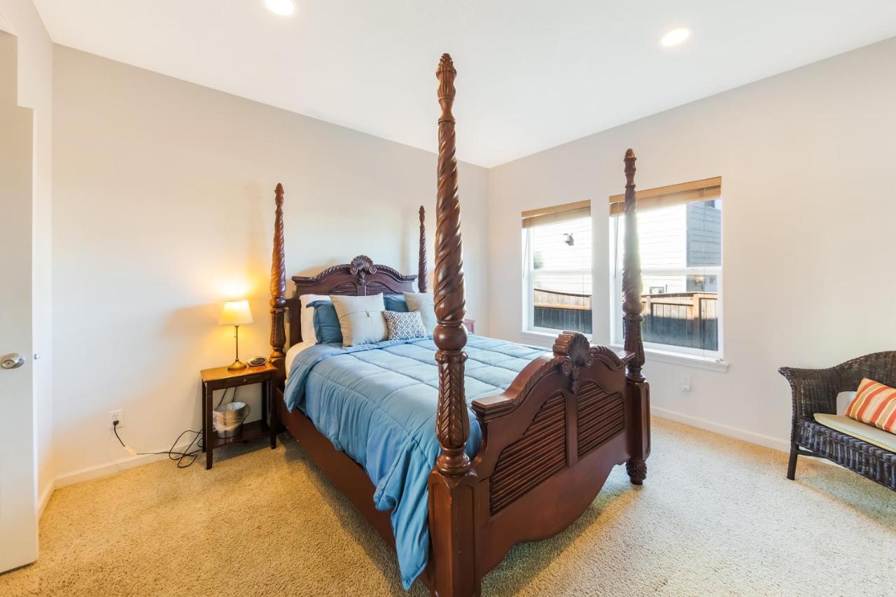 Yaquina Lighthouse View Beach Home Newport Luaran gambar