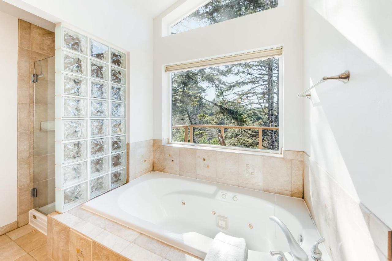Yaquina Lighthouse View Beach Home Newport Luaran gambar