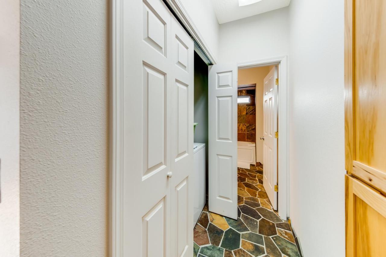 Yaquina Lighthouse View Beach Home Newport Luaran gambar
