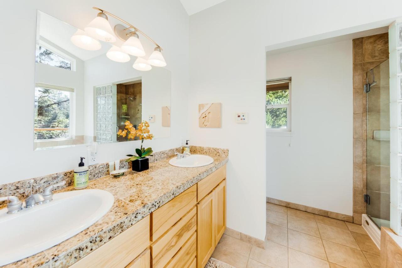 Yaquina Lighthouse View Beach Home Newport Luaran gambar