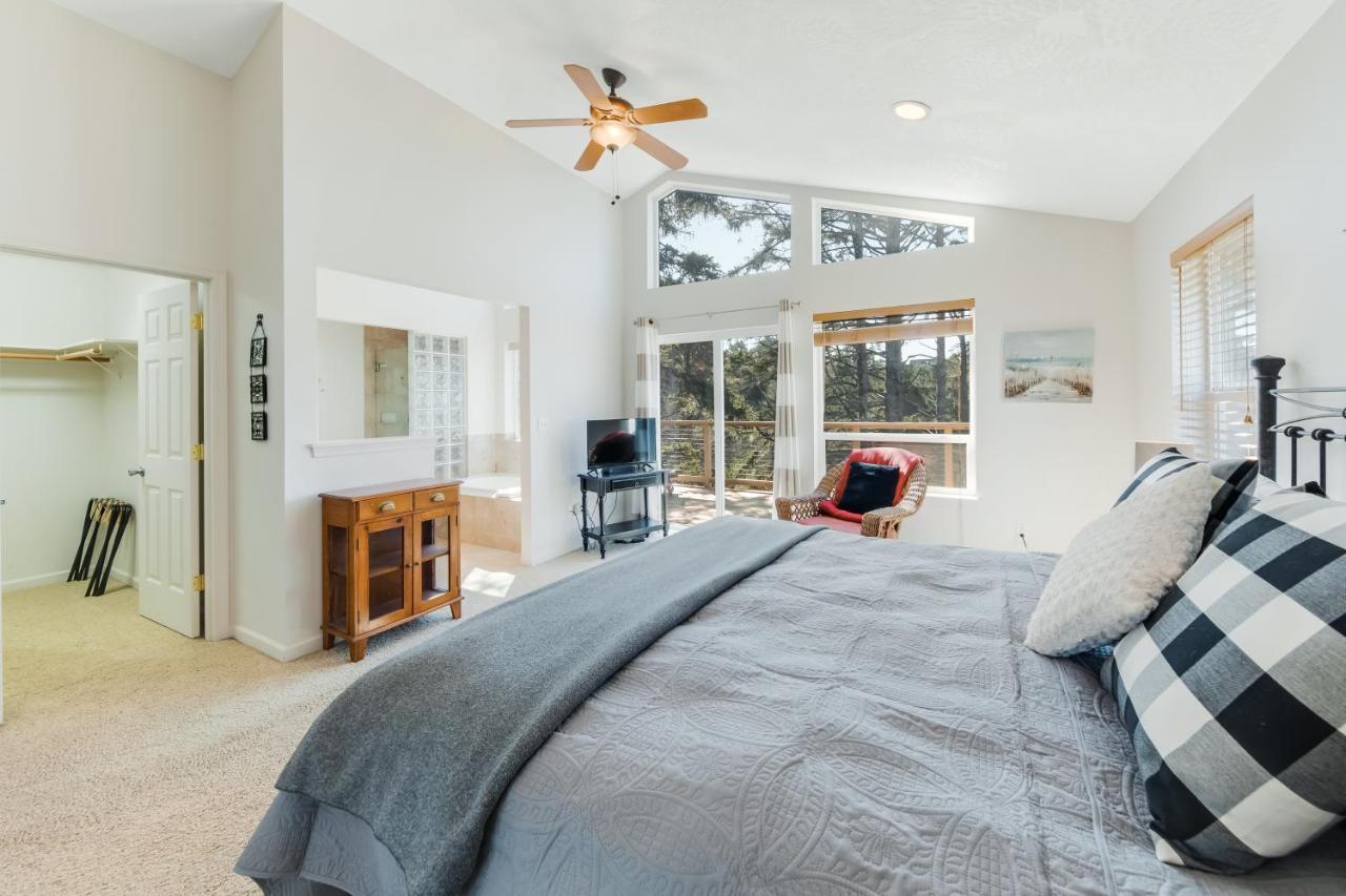Yaquina Lighthouse View Beach Home Newport Luaran gambar